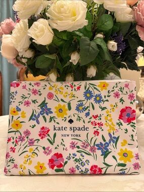 NWOT Kate Spade Large White Floral Zip Pouch